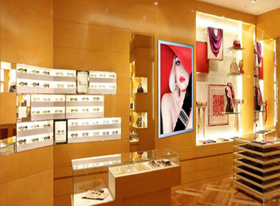 LED Frame vs Snap Frame: Which Is the Better Choice for Your Business?