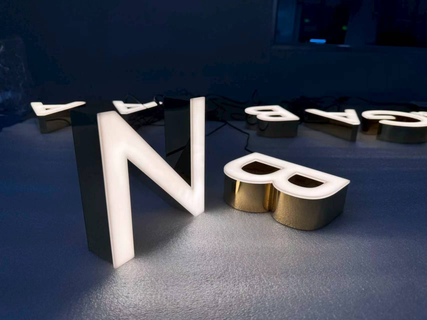 Erreurs à éviter lors de la commande d'enseignes LED personnalisées pour votre entreprise