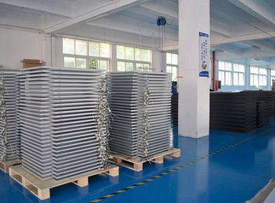 Lignes de production intensives de caissons lumineux LED : répondre à la demande nord-américaine avec qualité et rapidité