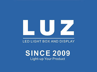 Pourquoi les caissons lumineux solaires et les solutions d'affichage LED obtiennent des avis 5 étoiles de la part des clients commerciaux américains et canadiens