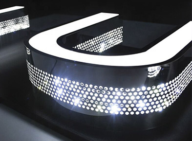 Illuminez vos vitrines : lettres boîtiers haut de gamme et enseignes lumineuses personnalisées pour le marché nord-américain